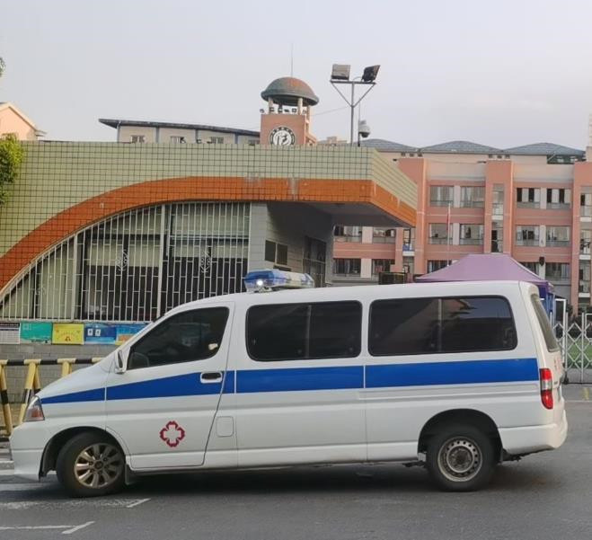 弋江救护车出租护送骨折病人一公里多少钱